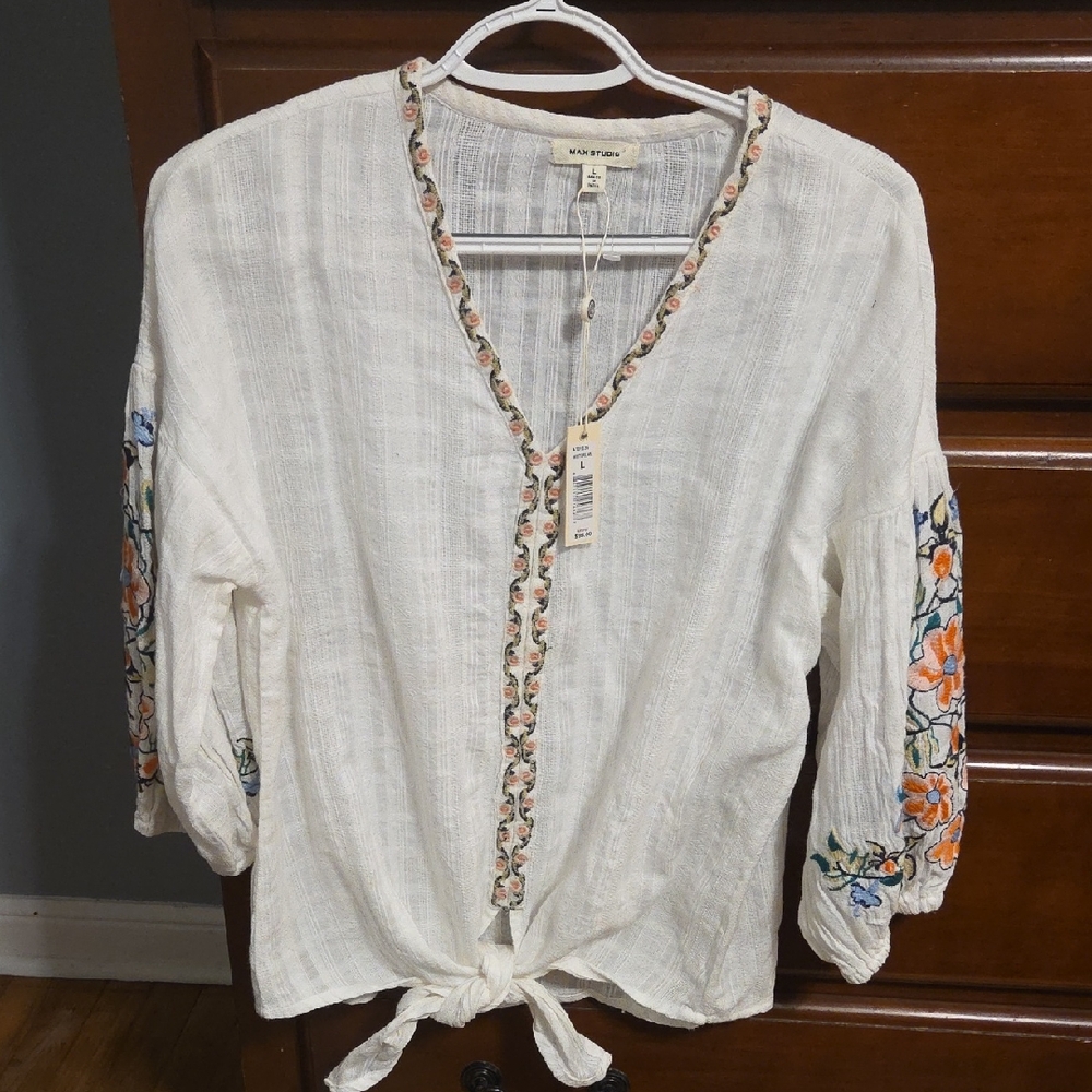 MAX STUDIO NWT White Floral Embroidered Top SIZE L